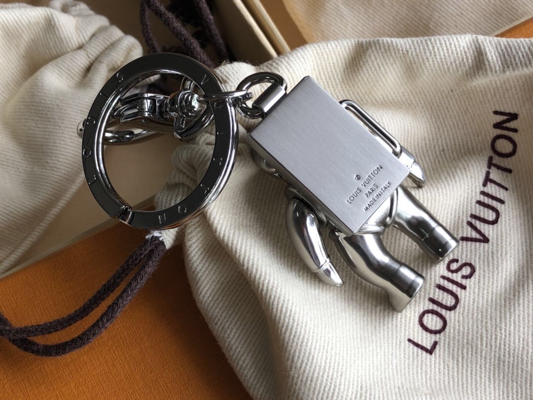 l0vis Vvtt0n spaceman hanging keychain silver