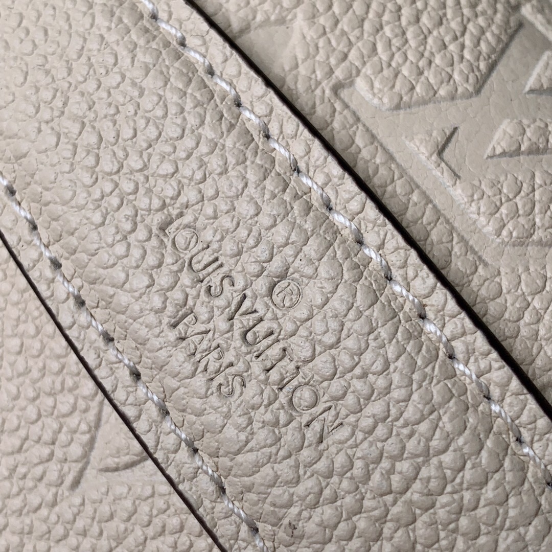 l0vis Vvtt0n bumbag monogram empreinte leather creme m44812 37 cm