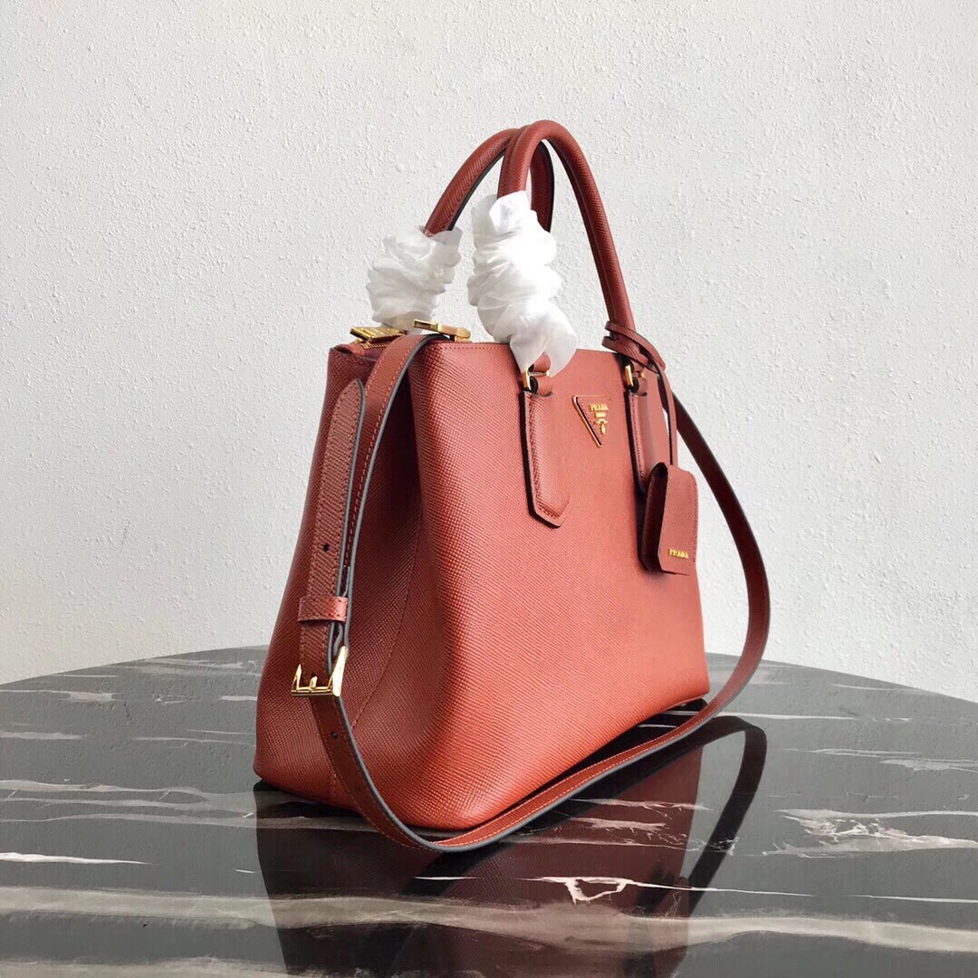 Pra*a medium galleria saffiano carrot 1ba232 31 × 22.5 × 13.5 cm