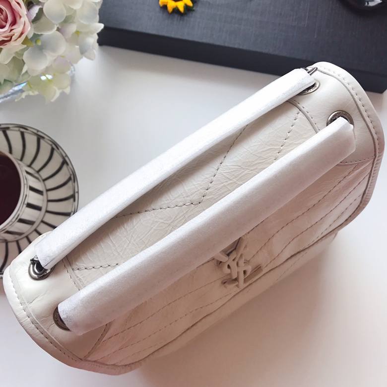 Y51 niki baby in lambskin leather white 5330371 22 x 16.5 x 12 cm