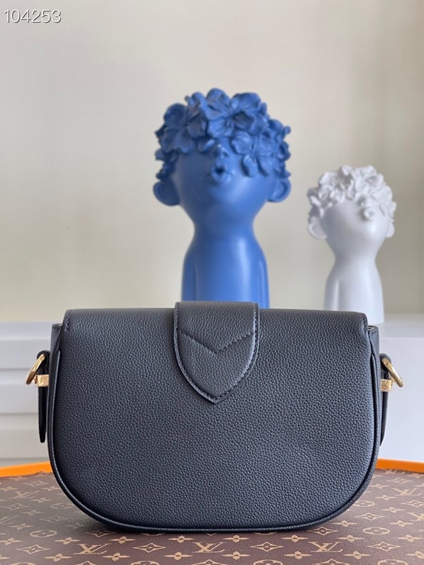 l0vis Vvtt0n lv pont 9 soft mm grained calfskin leather black m58967 25 x 17.5 x 8 cm