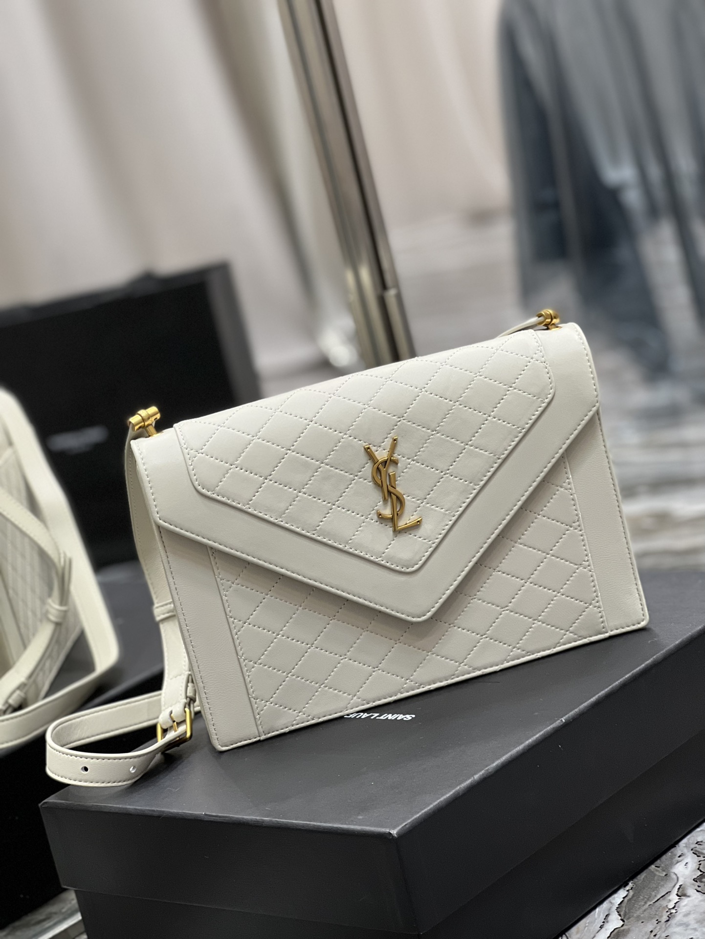 Y51 gaby satchel in quilted lambskin white 6688631 26 × 18 × 5 cm
