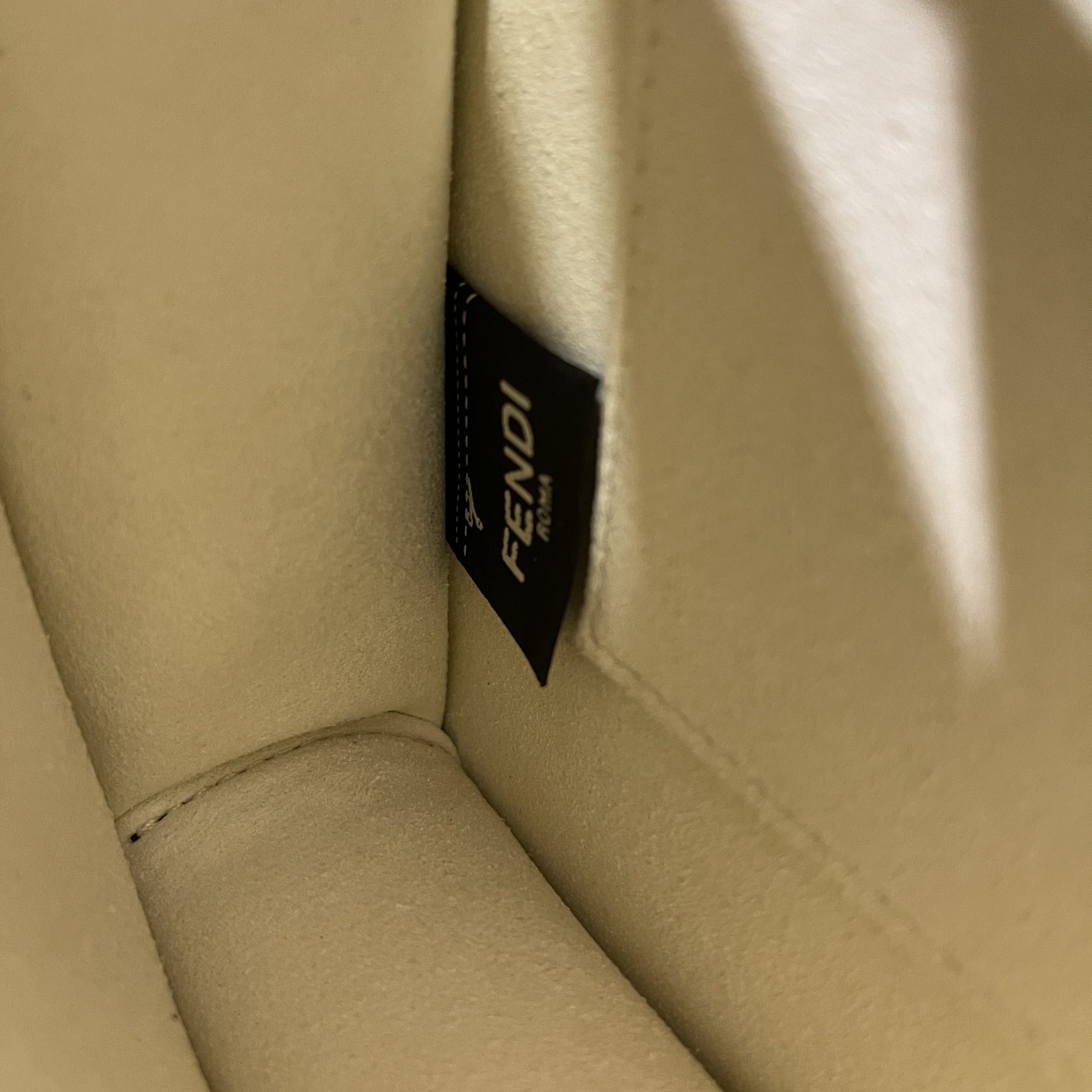 F**di kan u leather bag black 8bt315 25 x 17 x 10 cm