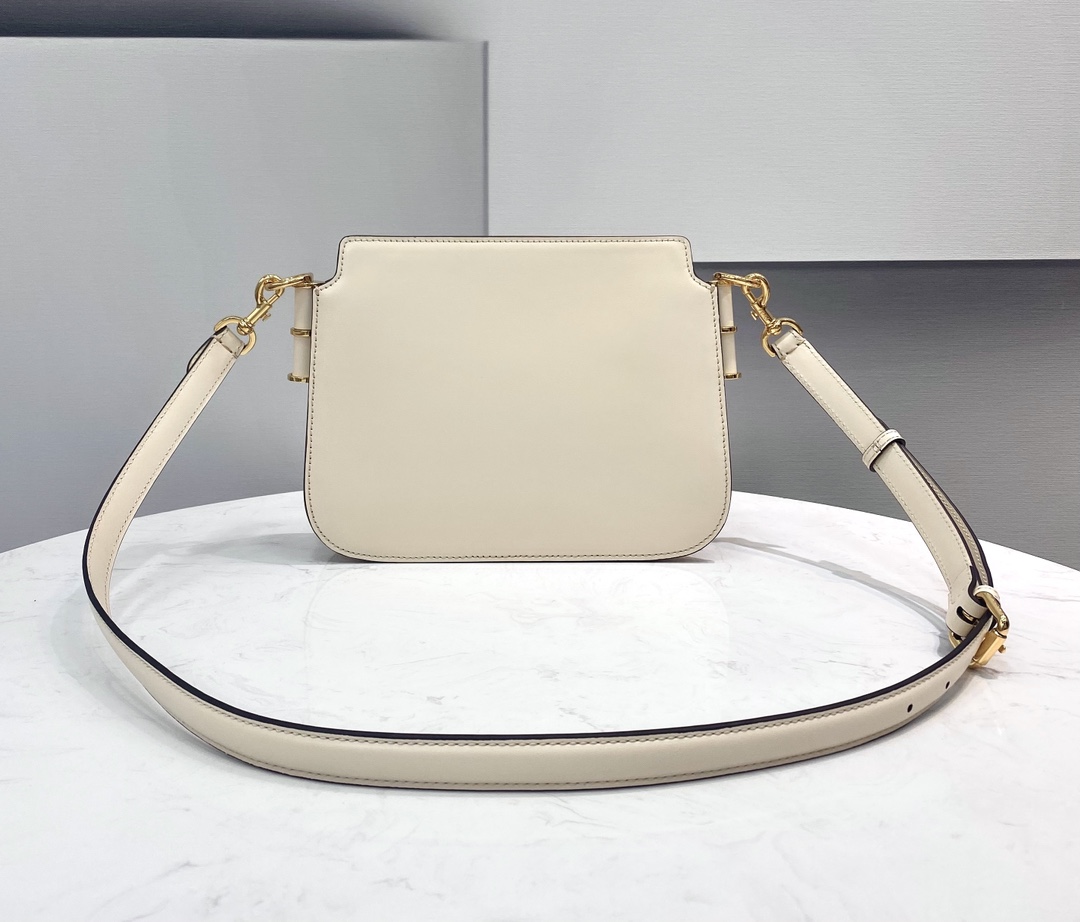 F**di touch leather bag white 8bt349 26.5 x 10 x 19 cm