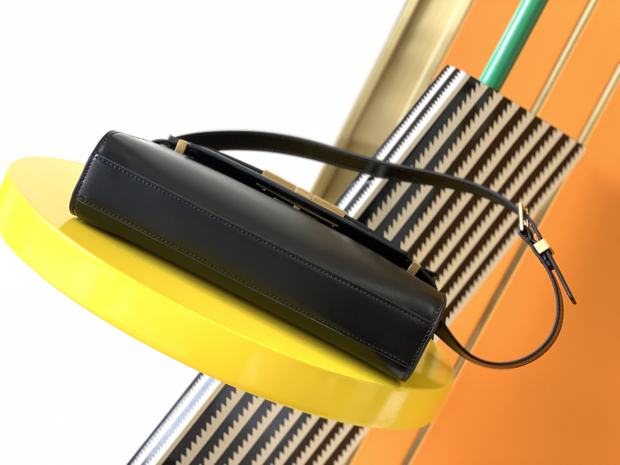 Y51 small manhattan shoulder bag leather black 6756260 24 x 17.5 x 6 cm