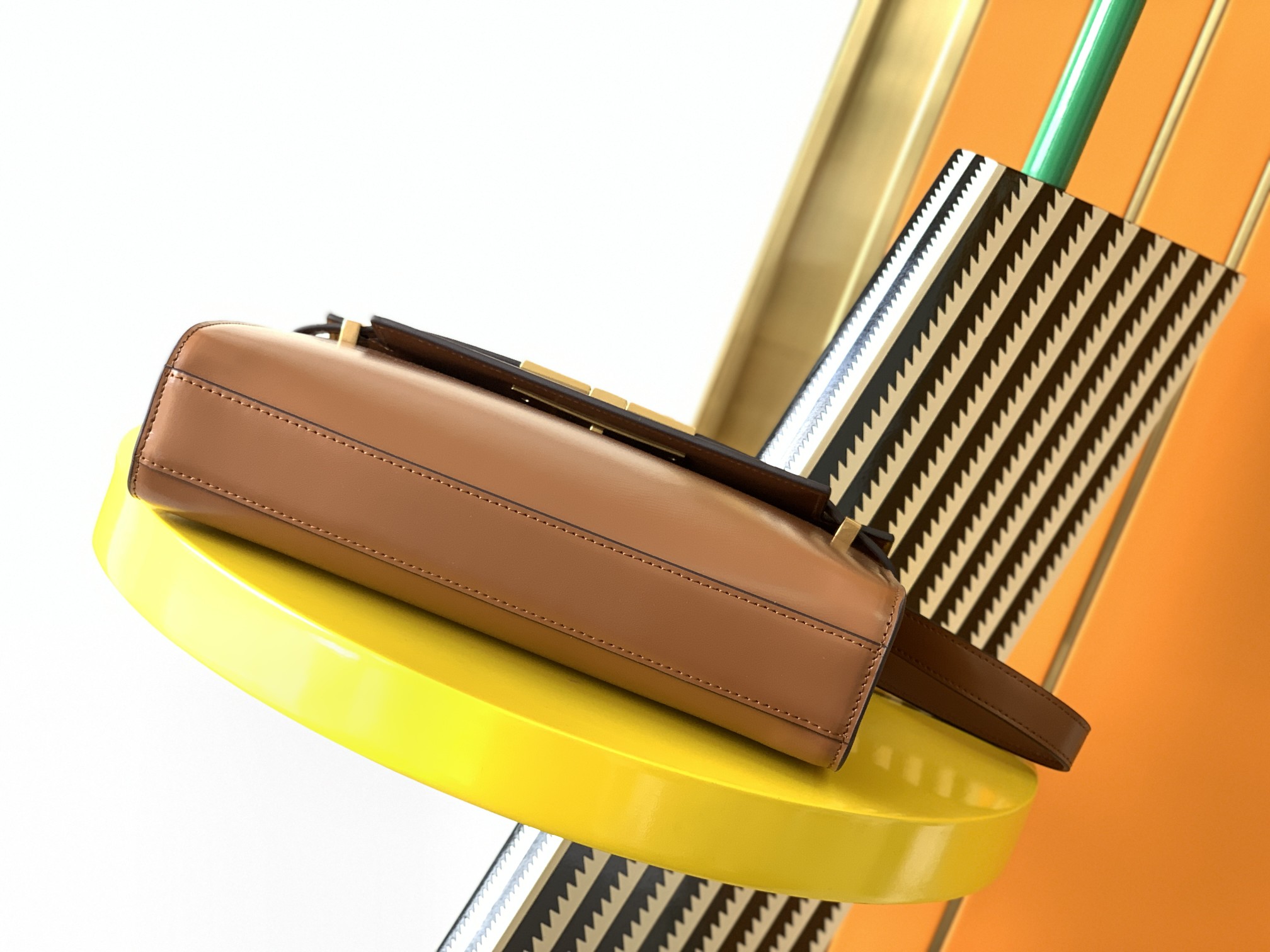 Y51 small manhattan shoulder bag leather brown 6756260 24 x 17.5 x 6 cm