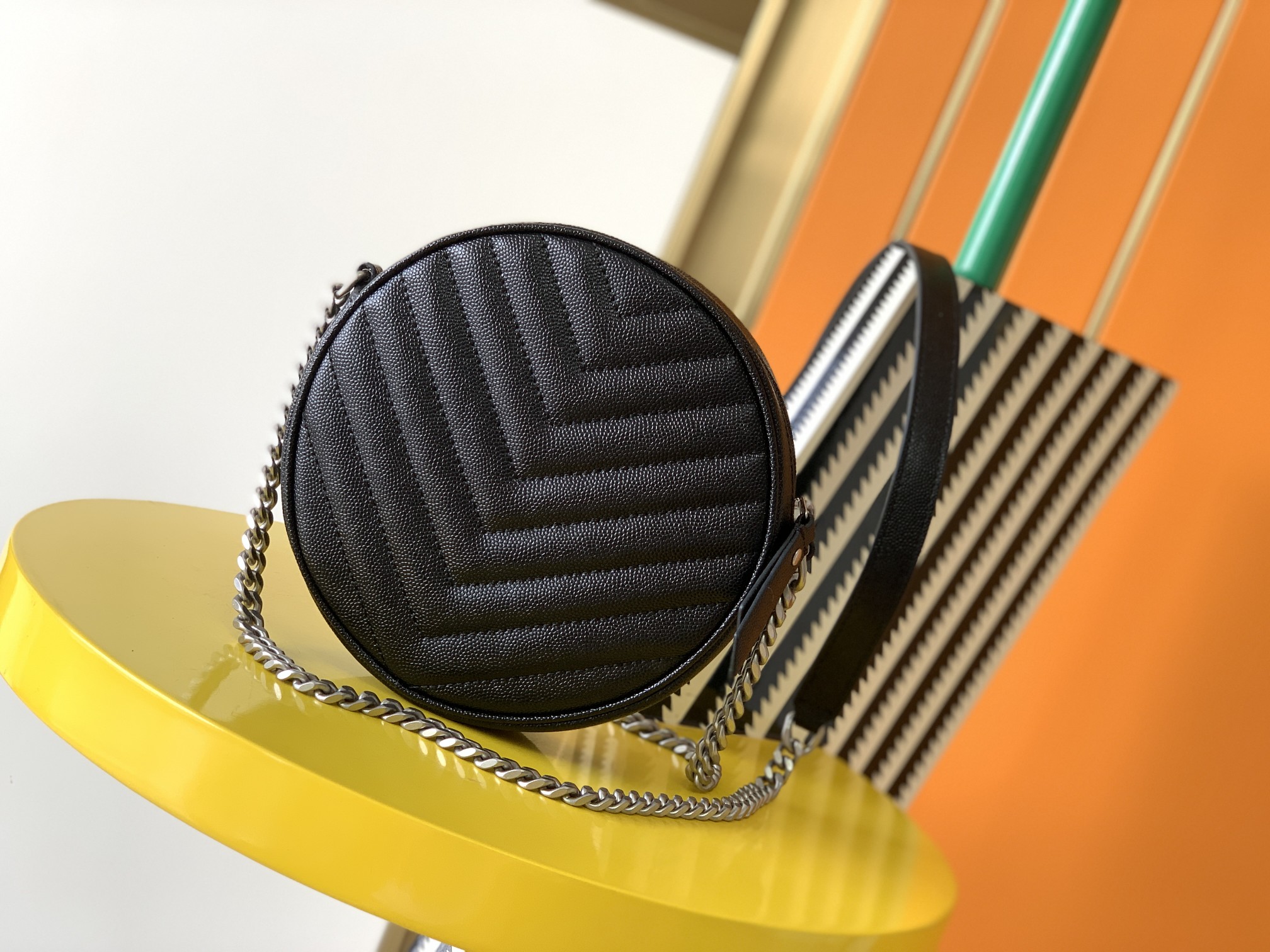 Y51 vinyle round camera bag in chevron-quilted grain de poudre embossed leather silver metal 6104361 17 x 17 x 5.5 cm