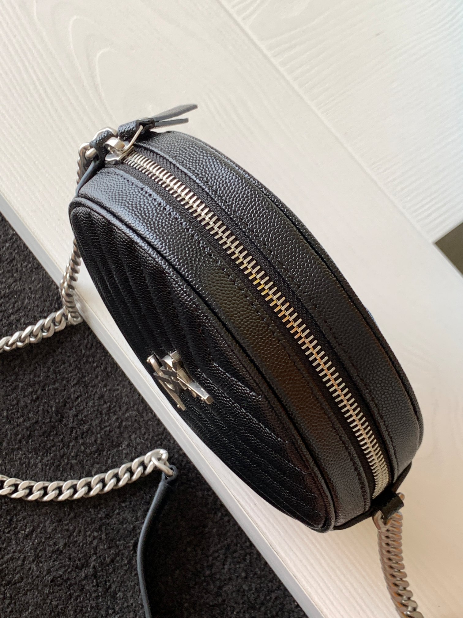 Y51 vinyle round camera bag in chevron-quilted grain de poudre embossed leather silver metal 6104361 17 x 17 x 5.5 cm