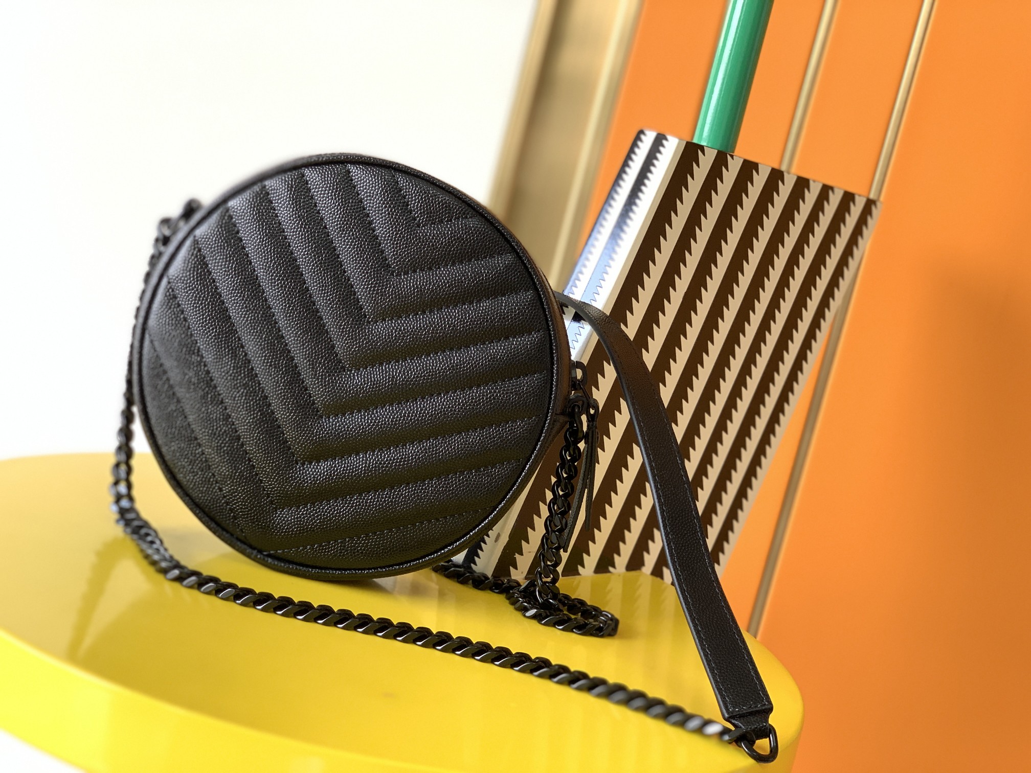 Y51 vinyle round camera bag in chevron-quilted grain de poudre embossed leather black metal 6104361 17 x 17 x 5.5 cm