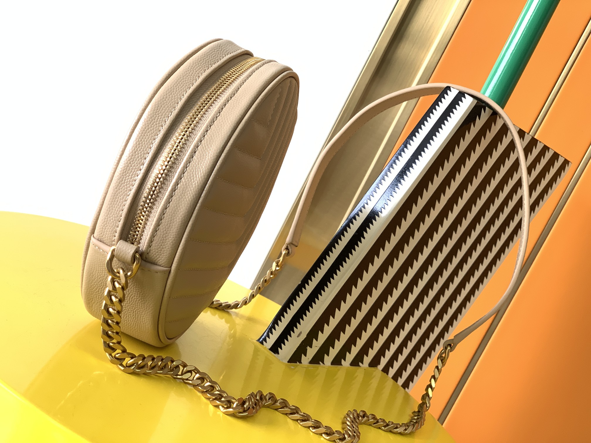 Y51 vinyle round camera bag in chevron-quilted grain de poudre embossed leather beige 6104361 17 x 17 x 5.5 cm