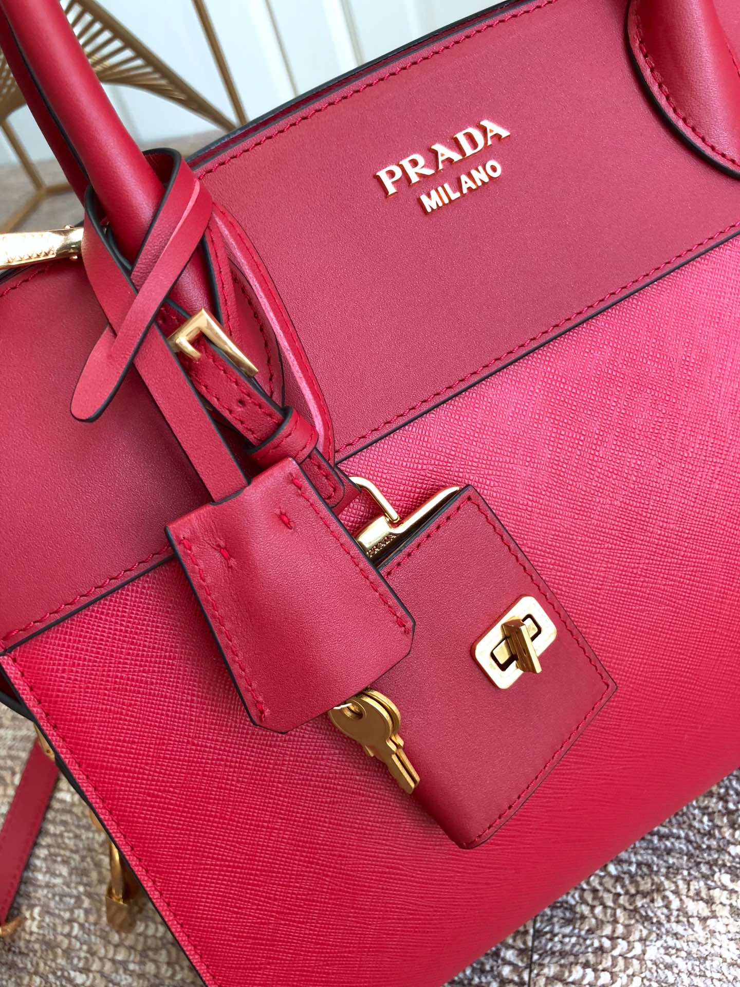 Pra*a medium esplanade bag leather red/red 30 x 22 cm