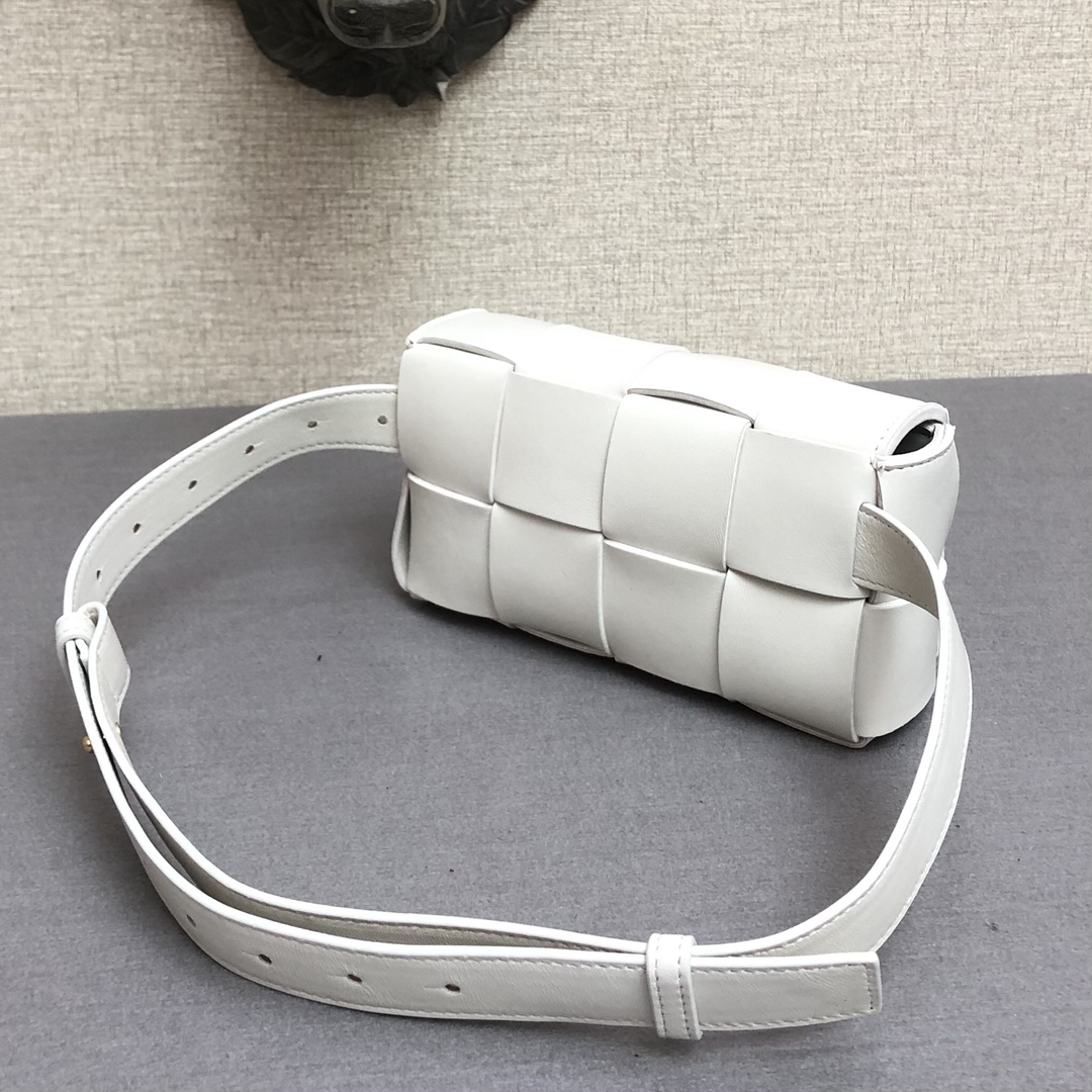 b0tt*ga Ven*ta belt cassette white 639367 17.5 x 9.5 x 5 cm