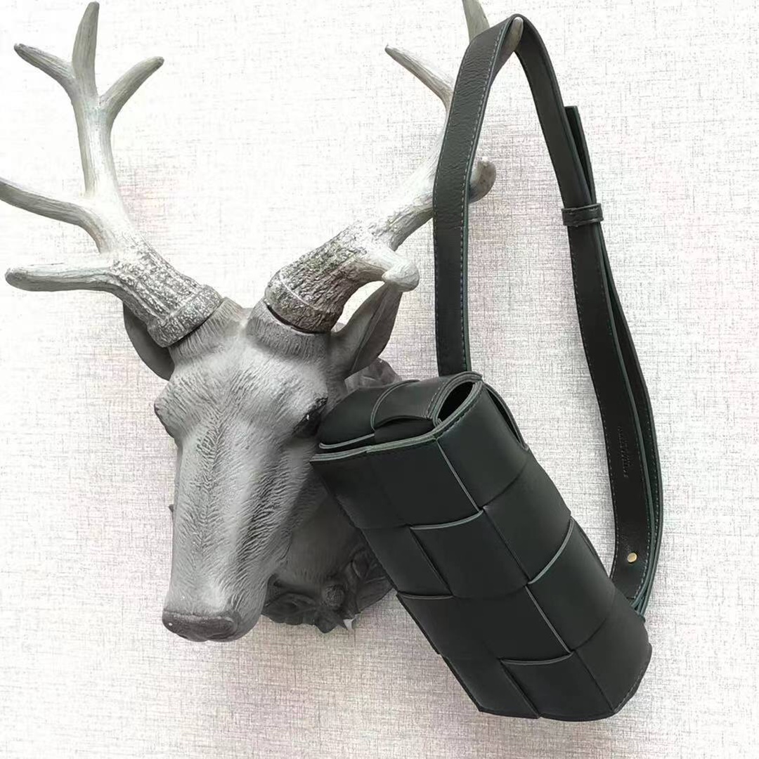 b0tt*ga Ven*ta belt cassette olive green 639367 17.5 x 9.5 x 5 cm