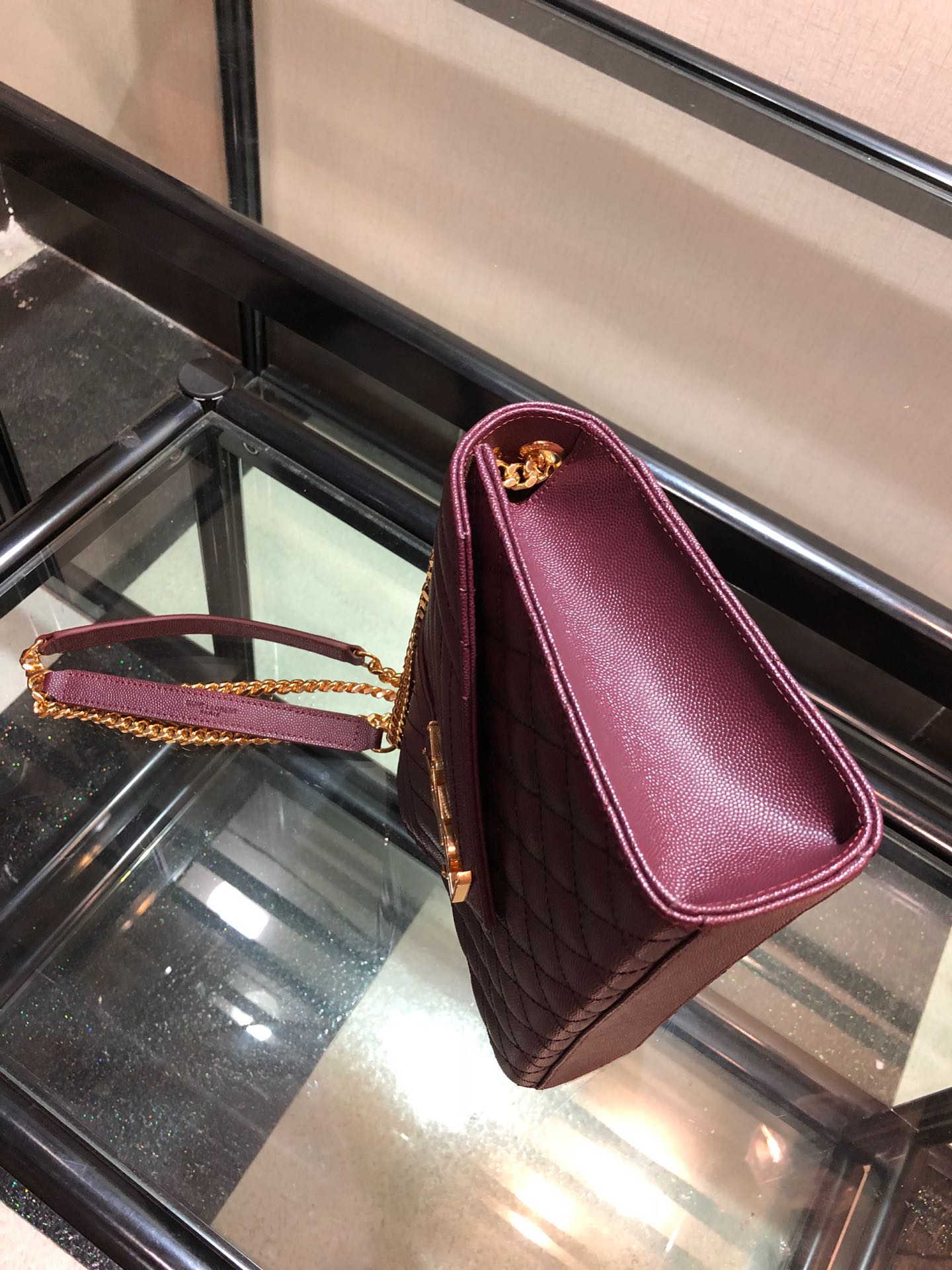 Y51 envelope medium bag in grained leather burgundy 600185 24 x 7.5 x 18 cm