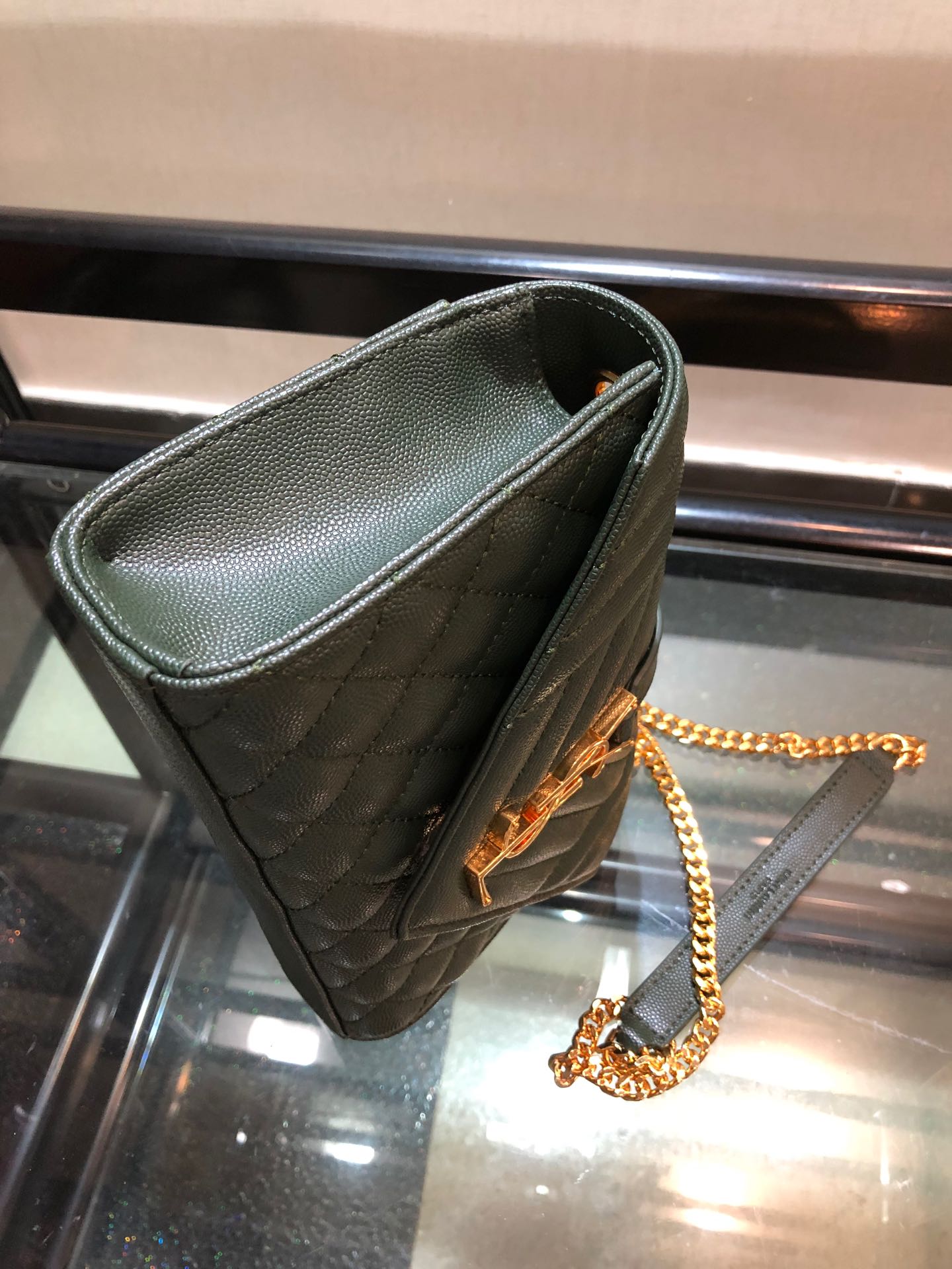 Y51 envelope small bag in grained leather green 600195 21 x 13 x 6 cm