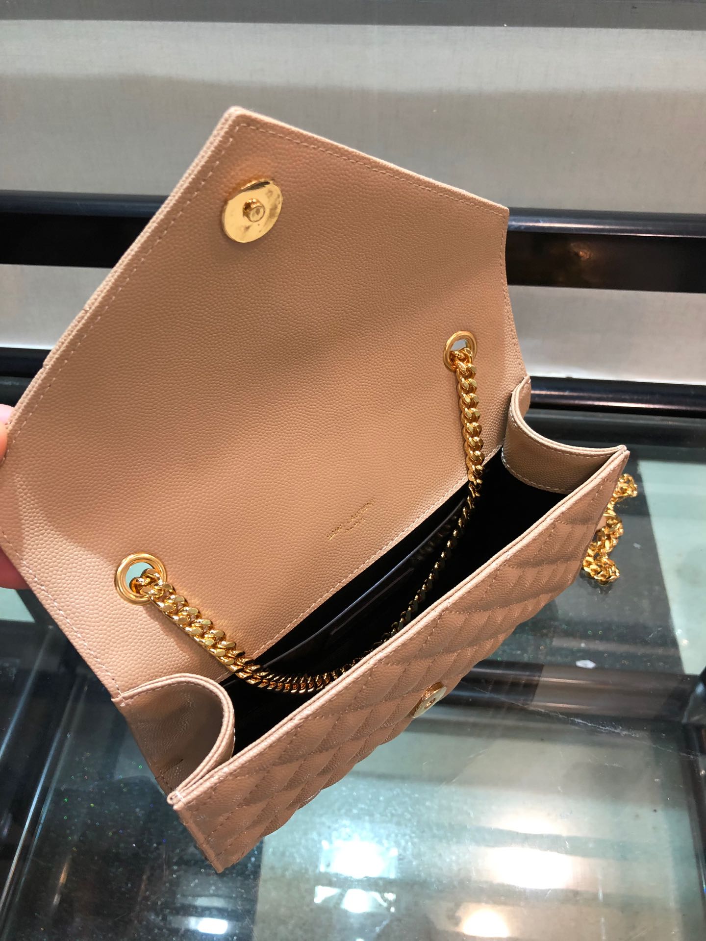 Y51 envelope small bag in grained leather beige 600195 21 x 13 x 6 cm