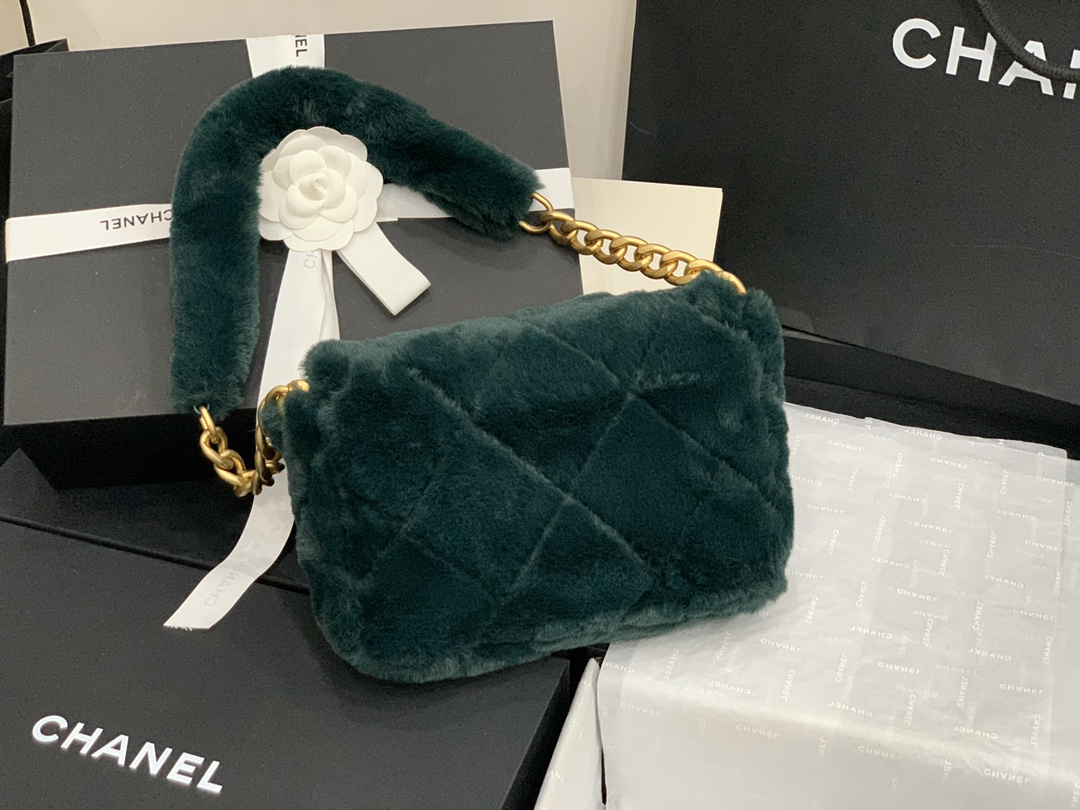 Ch**el shearling lambskin flap bag golden metal green as2240 15.5 x 21.5 x 6.5 cm