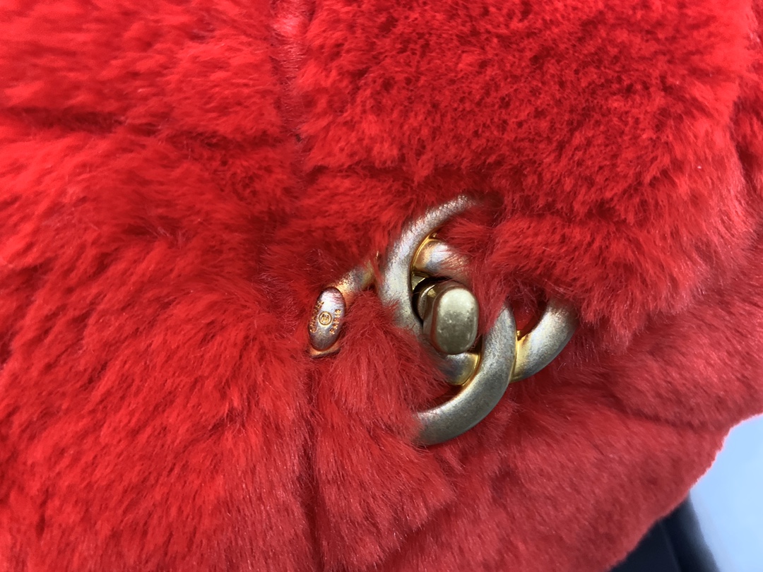 Ch**el shearling lambskin flap bag golden metal red as2240 15.5 x 21.5 x 6.5 cm