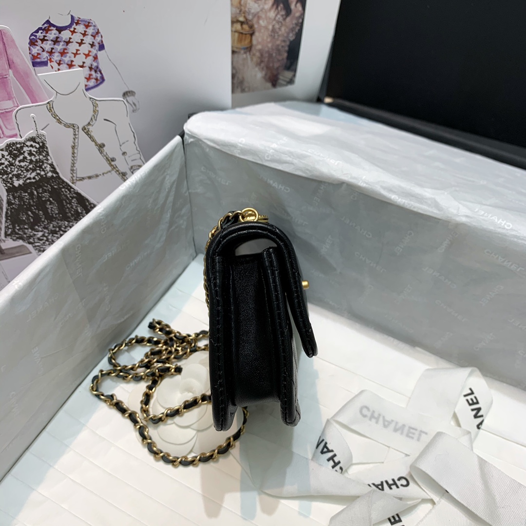 Ch**el mini retro flap button bag in leather black 13.5 x 9 x 4 cm