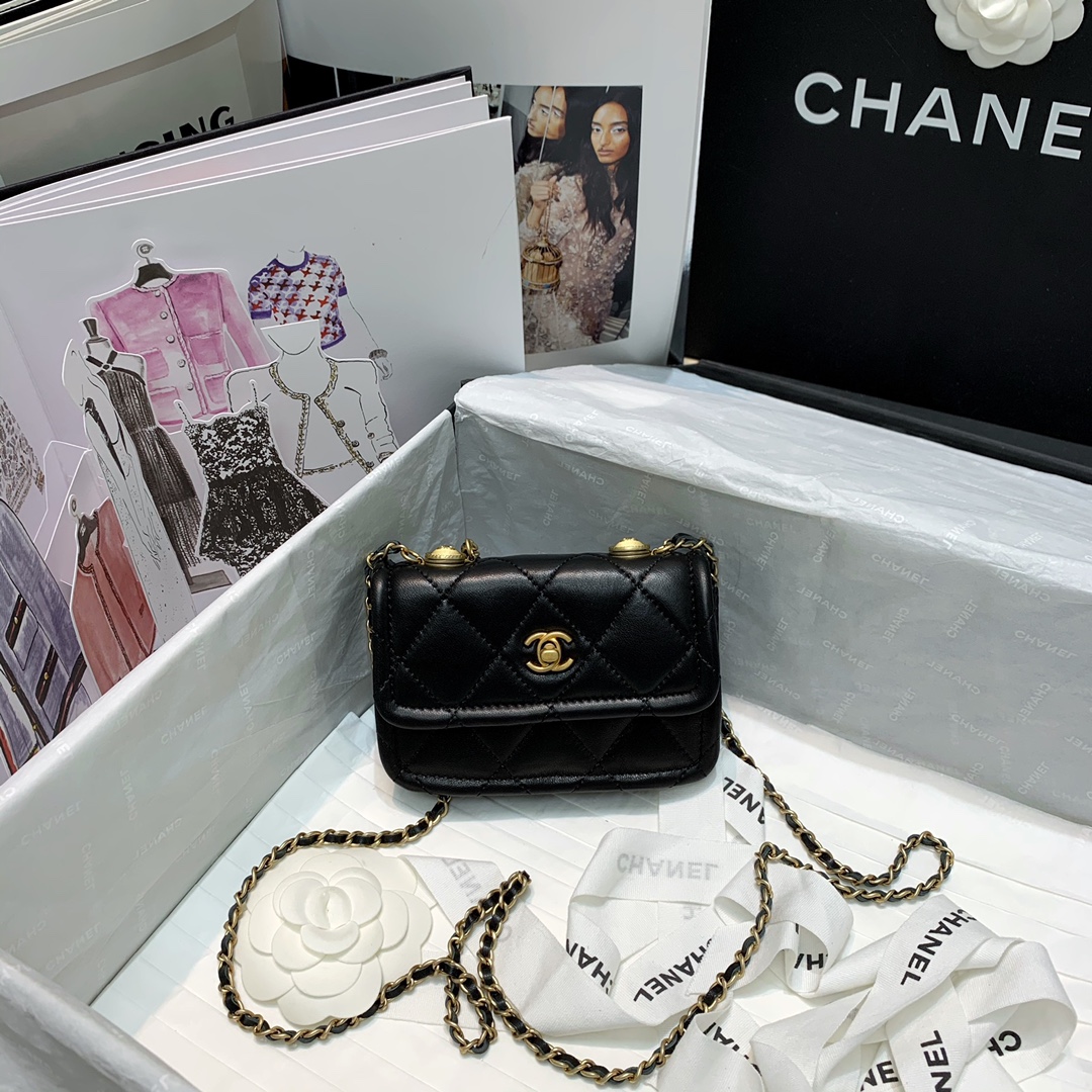 Ch**el mini retro flap button bag in leather black 13.5 x 9 x 4 cm