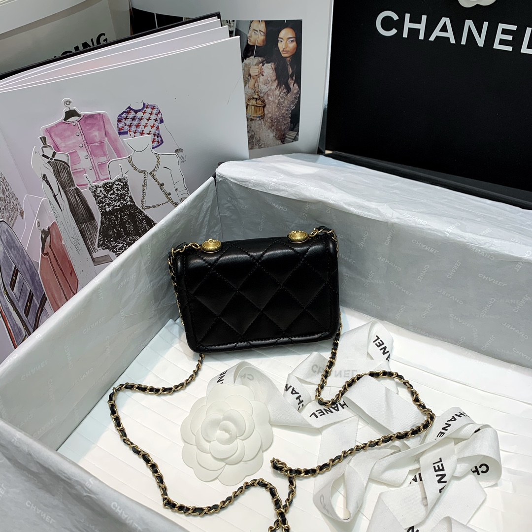 Ch**el mini retro flap button bag in leather black 13.5 x 9 x 4 cm