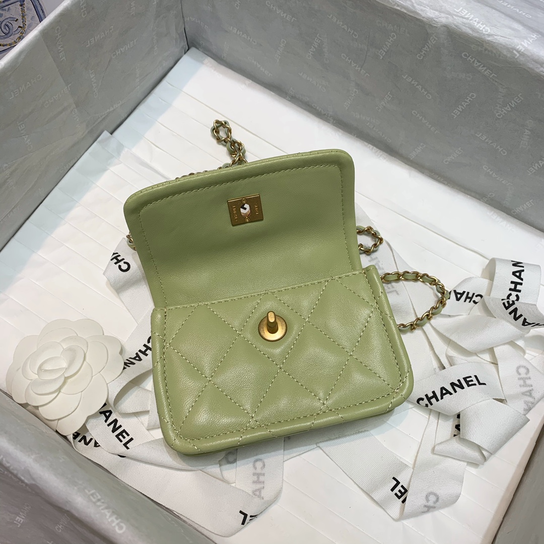 Ch**el mini retro flap button bag in leather mint 13.5 x 9 x 4 cm