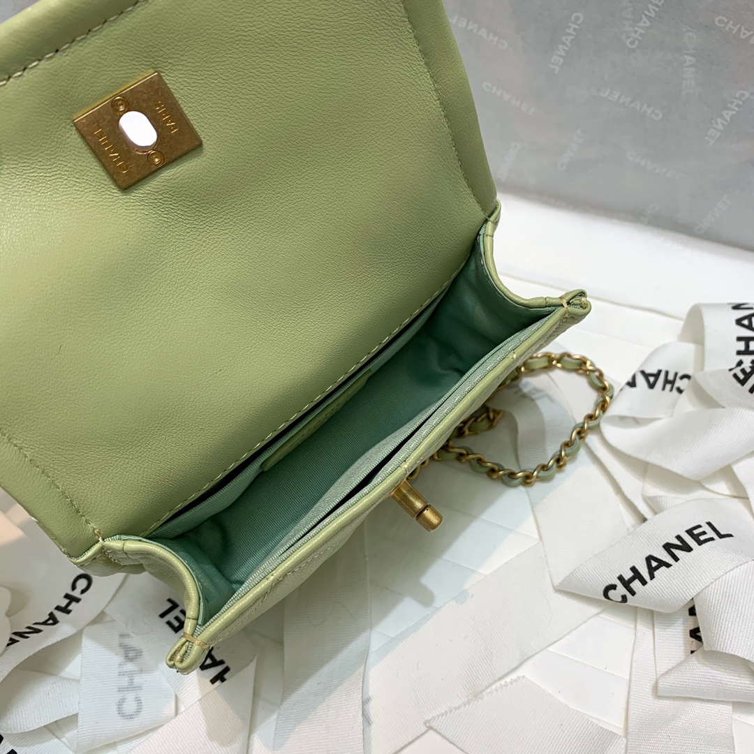 Ch**el mini retro flap button bag in leather mint 13.5 x 9 x 4 cm