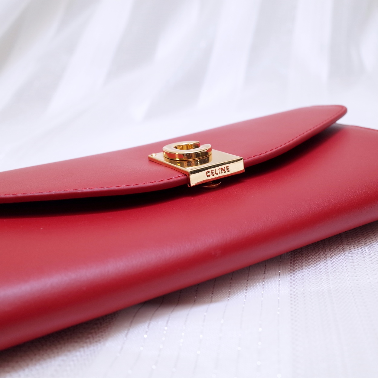 Ce1i*e c wallet on chain in leather red 19 x 9 cm
