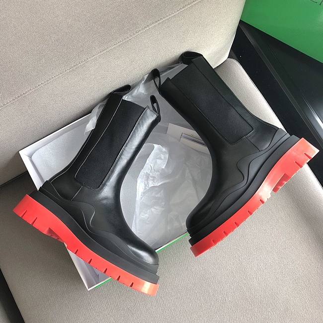 b0tt*ga Ven*ta boots in black/ red