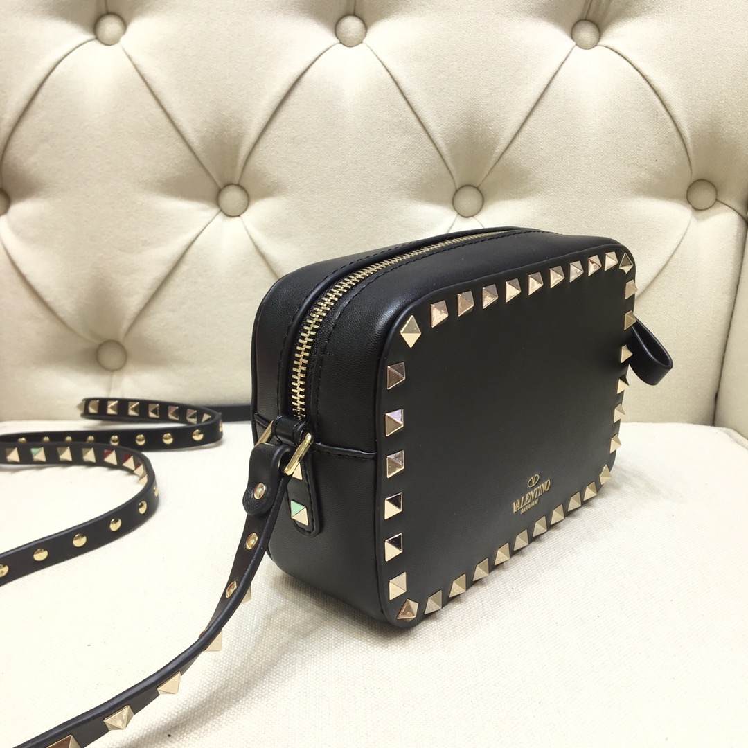 Va1e*ntin0 small rockstud grainy leather crossobody bag gold metal vw2b0809 18 x 6 x 12 cm