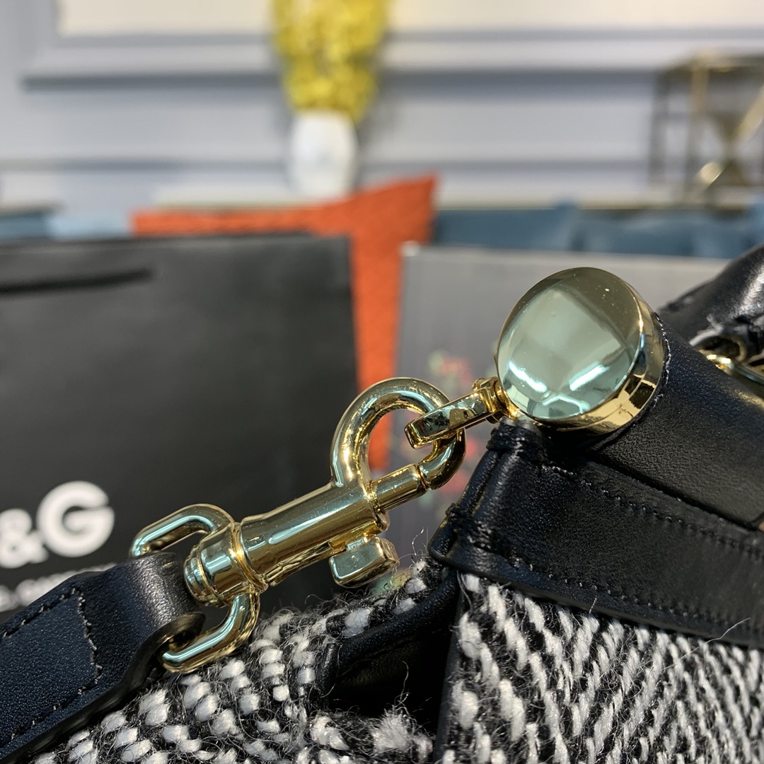 DOLCE & GABBANA Medium Dauphine Leather Sicily Bag BB6002 25 x 12 x 22 cm