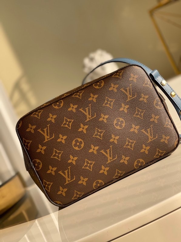 l0vis Vvtt0n néonoé mm monogram canvas blue m44020 26 cm