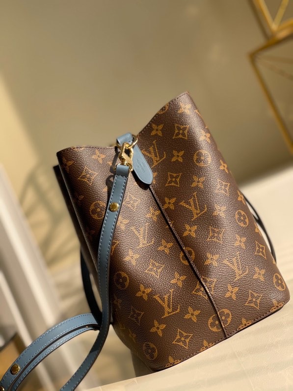 l0vis Vvtt0n néonoé mm monogram canvas blue m44020 26 cm