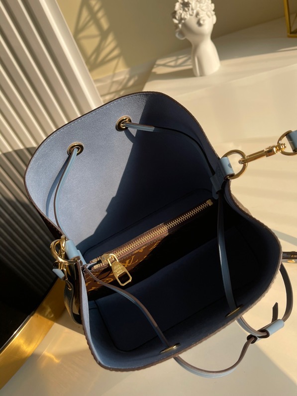 l0vis Vvtt0n néonoé mm monogram canvas blue m44020 26 cm