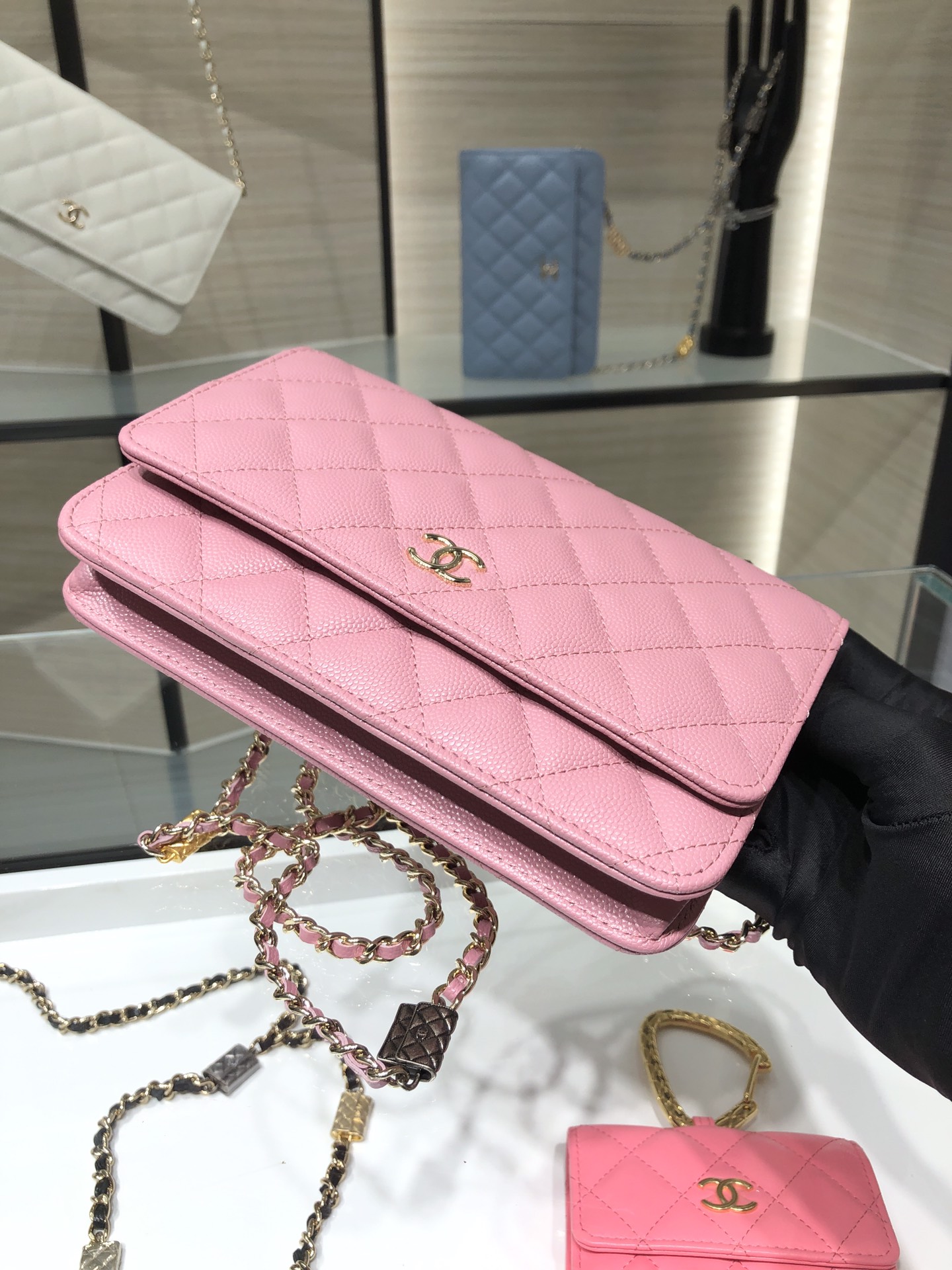 Ch**el wallet on chain pink ap2400 19 cm