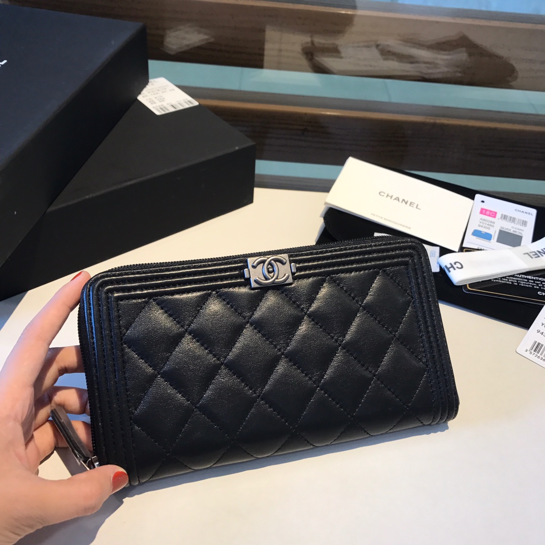 Ch**el boy long zipped wallet black metal black a80815 19cm