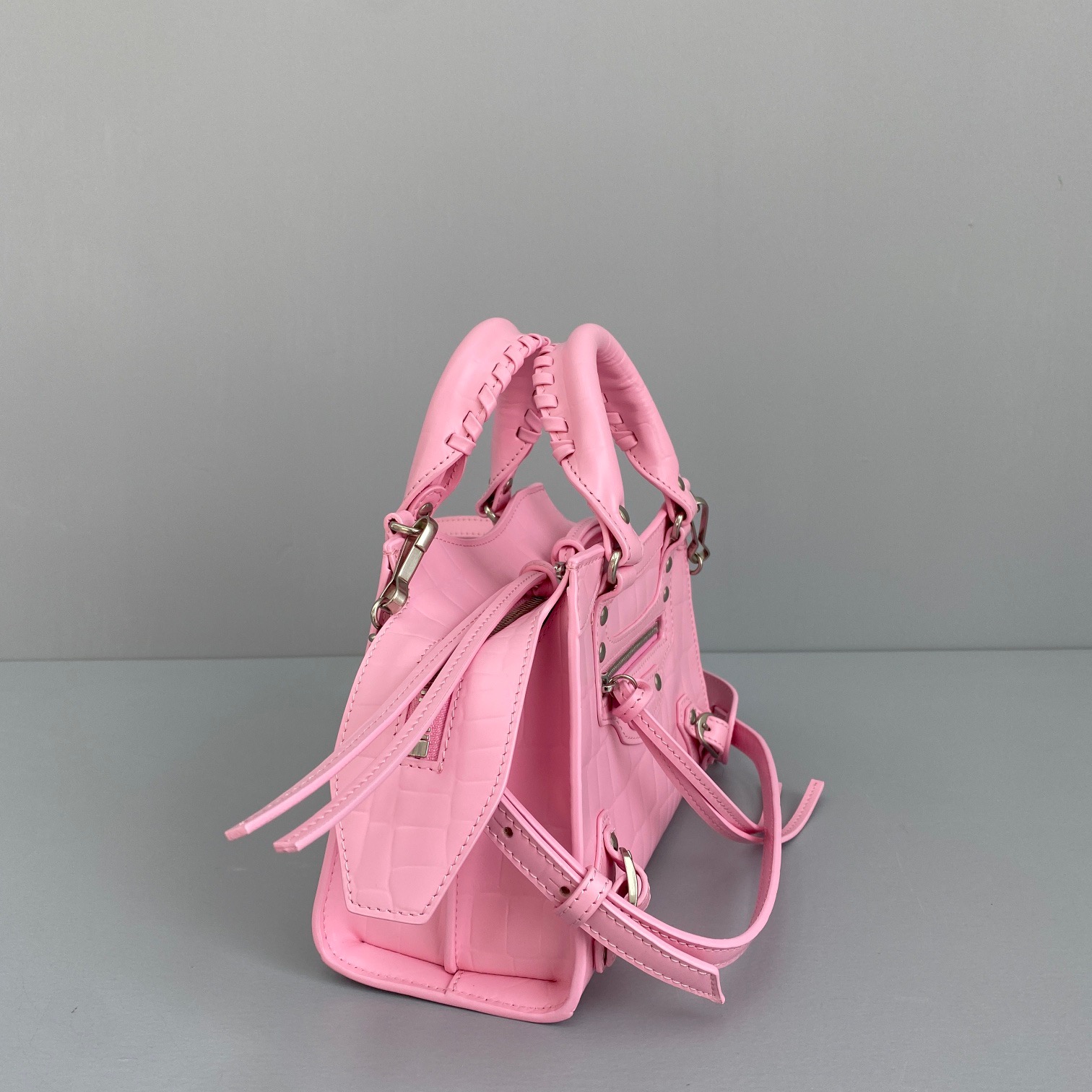 Ba1en*iaga small neo classic top handle bag crocodile leather pink 63852115v67 33 x 21 x 16 cm