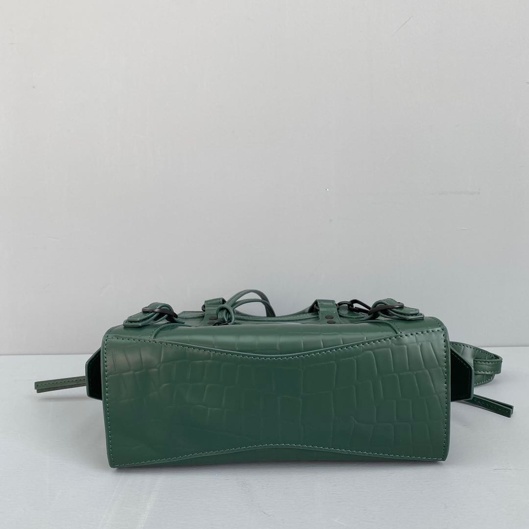 Ba1en*iaga small neo classic top handle bag crocodile leather green 63852115v67 33 x 21 x 16 cm