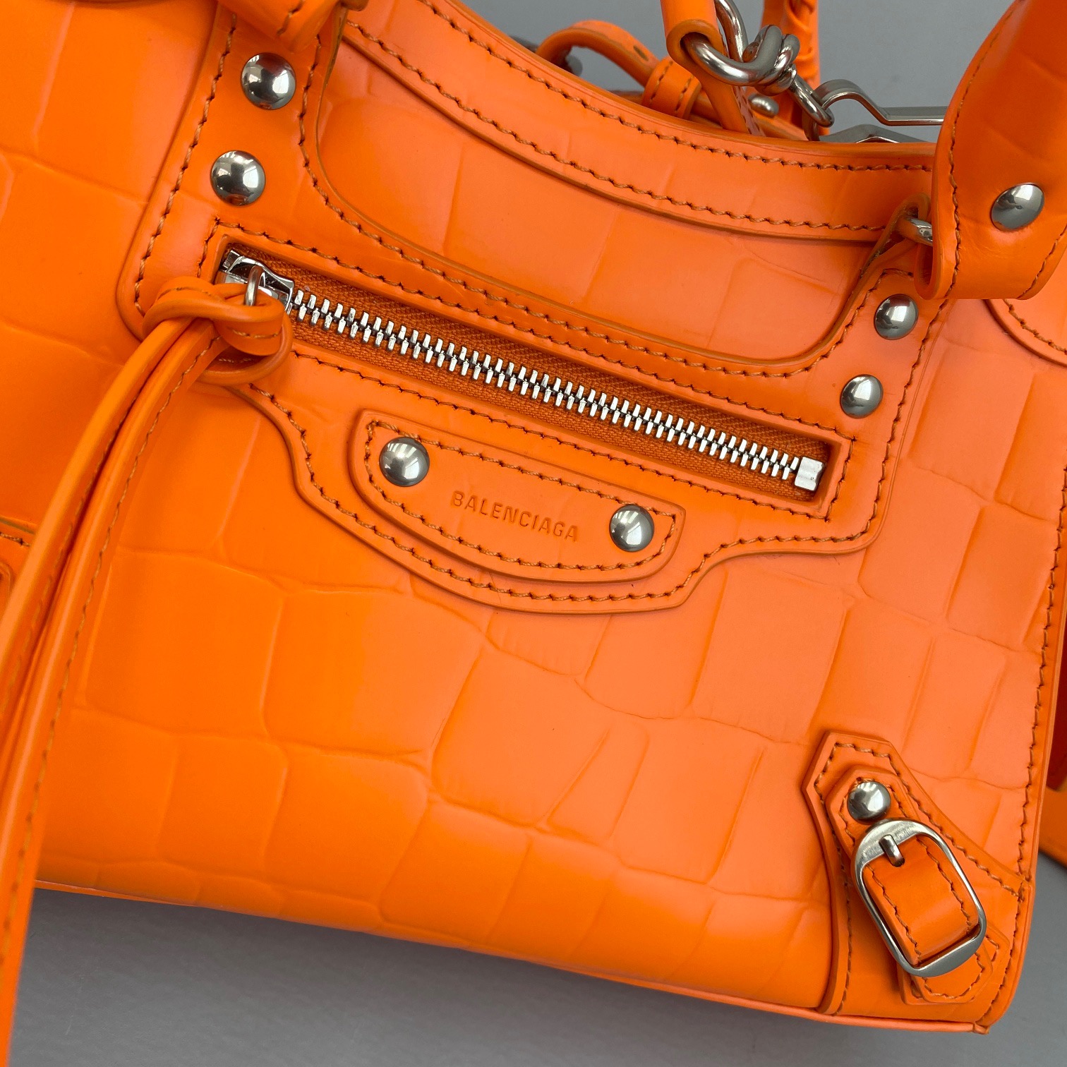 Ba1en*iaga small neo classic top handle bag crocodile leather neon orange 63852115v67 33 x 21 x 16 cm