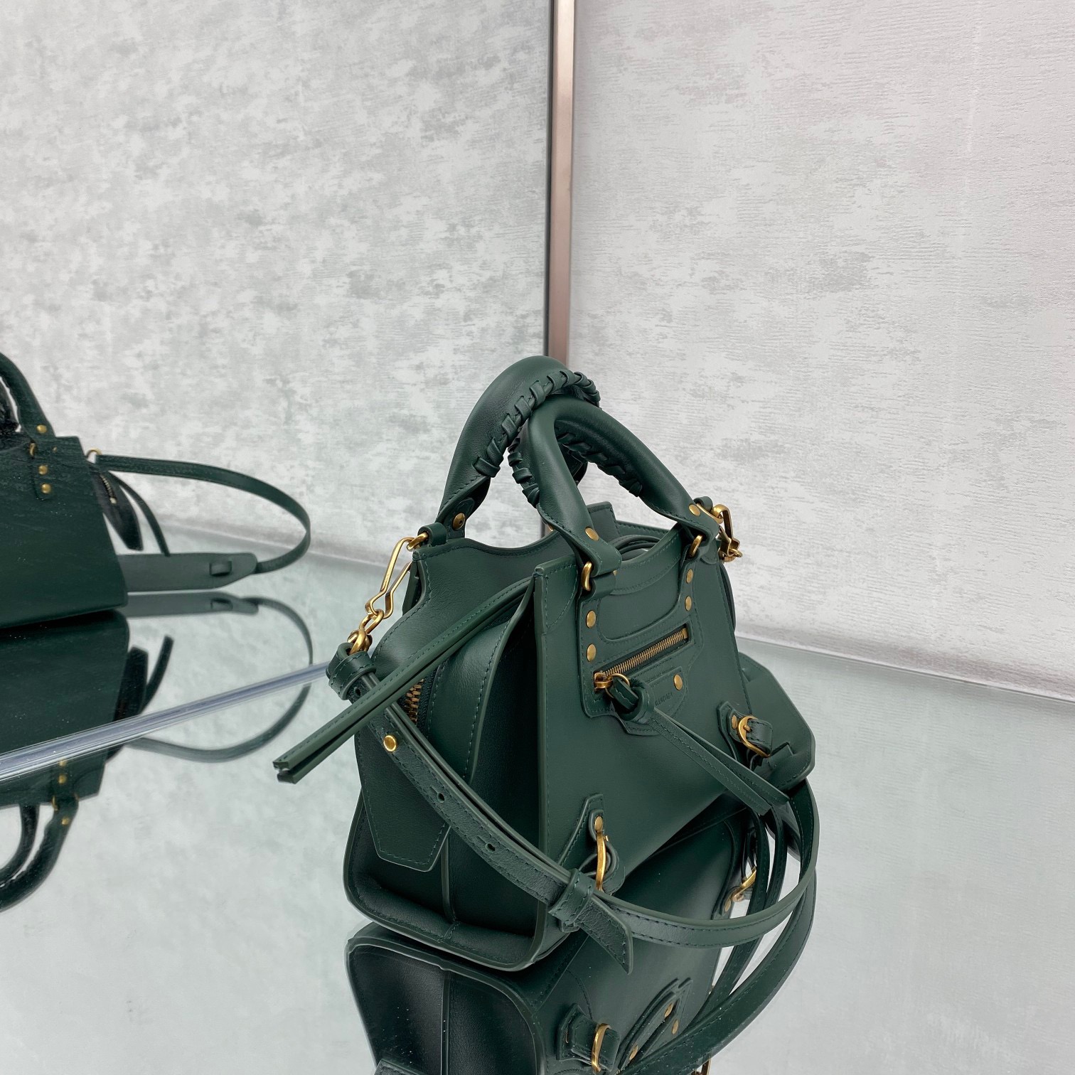 Ba1en*iaga small neo classic top handle bag green 63852111r57 33 x 21 x 16 cm