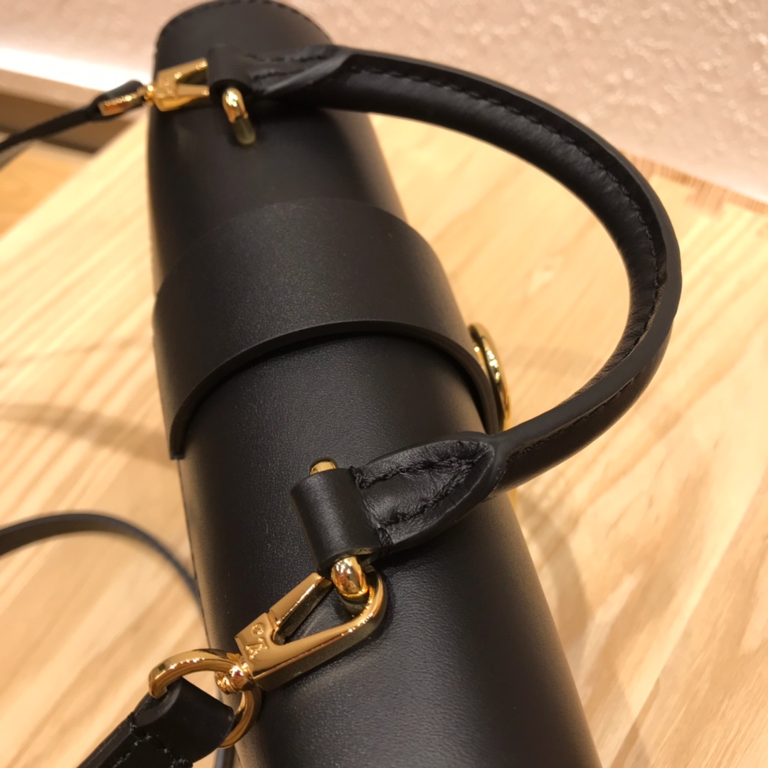 l0vis Vvtt0n locky bb bag monogram canvas black m44141 20 x 16 x 7.5 cm