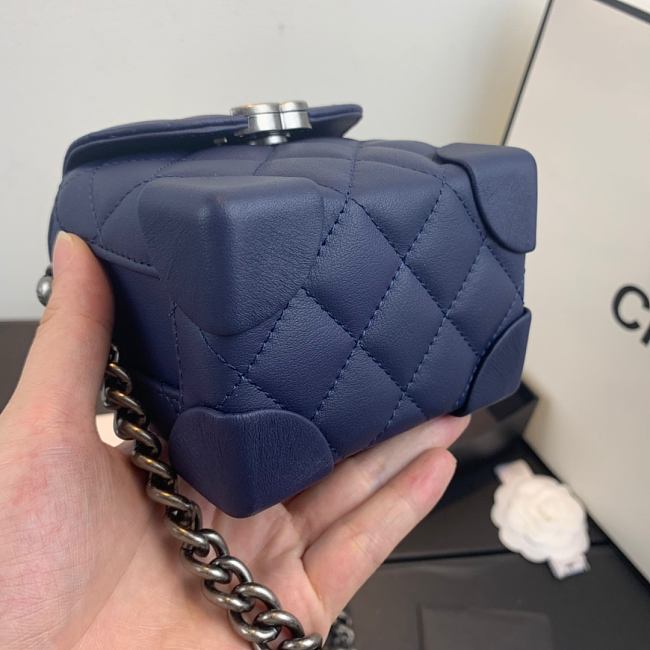 Ch**el mini quilted leather crossbody bag blue as1169 19 x 12 x 9 cm