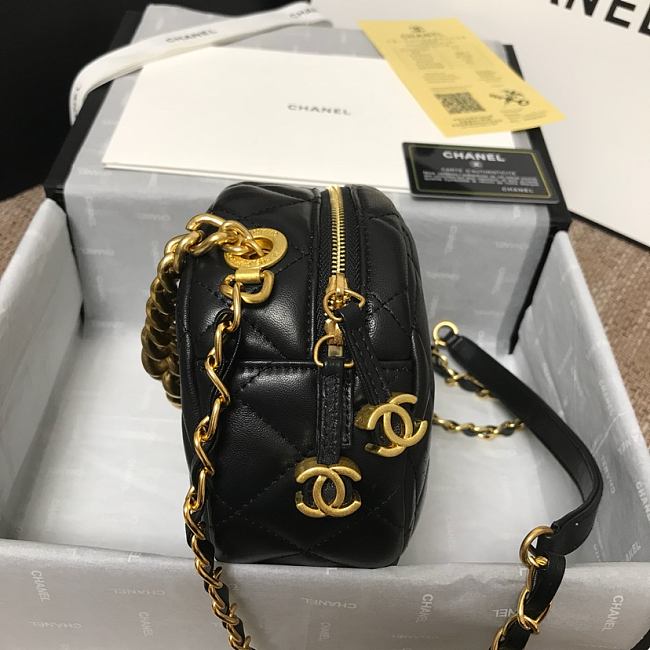 Ch**el lambskin studded logo camera case black as1511 13 x 20 x 5 cm