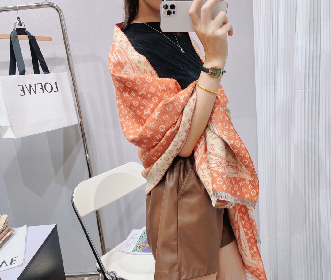 l0vis Vvtt0n scarf 01