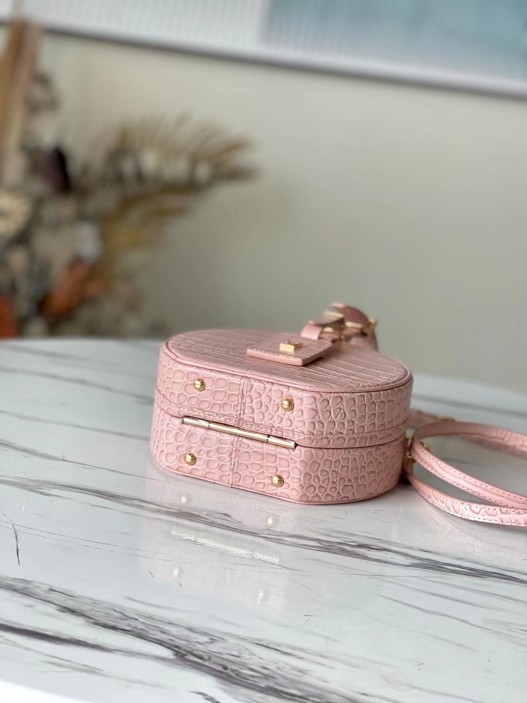 l0vis Vvtt0n petite boite chapeau crocodile leather light rose n94160 17.5 x 16.5 x 7.5 cm