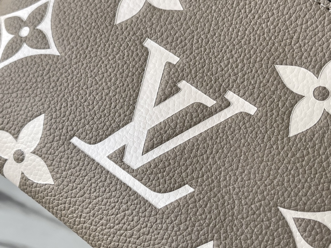 l0vis Vvtt0n pochette cosmetique pm cream m45951 17 x 12 x 6 cm