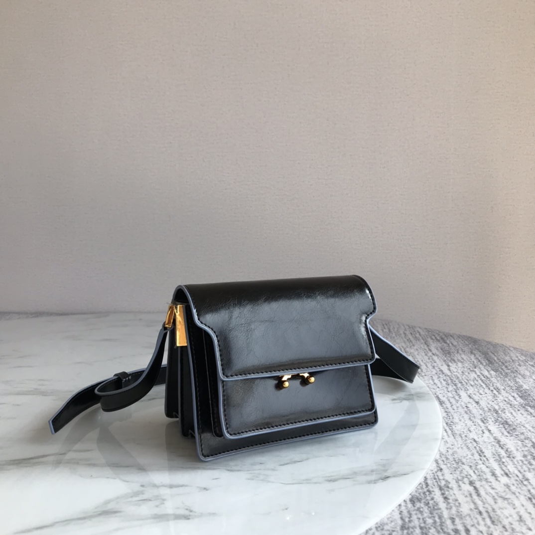Marni Mini Trunk Bag Leather Black Z476N 18 × 13 × 6.5 cm