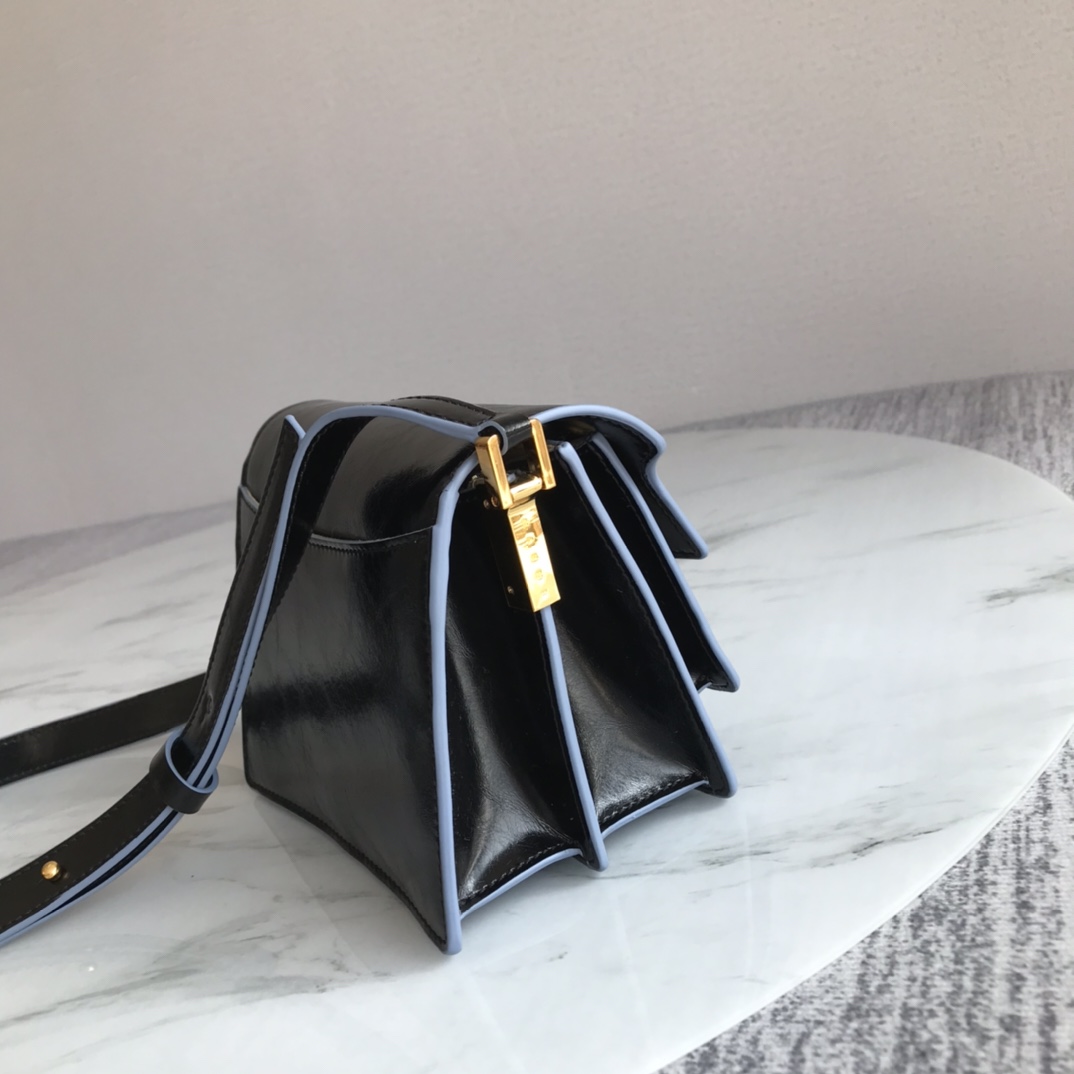 Marni Mini Trunk Bag Leather Black Z476N 18 × 13 × 6.5 cm