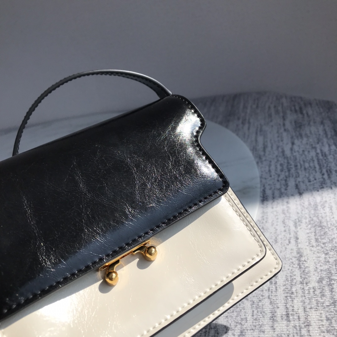 Marni Mini Trunk Bag Leather White/Black Z476N 18 × 13 × 6.5 cm