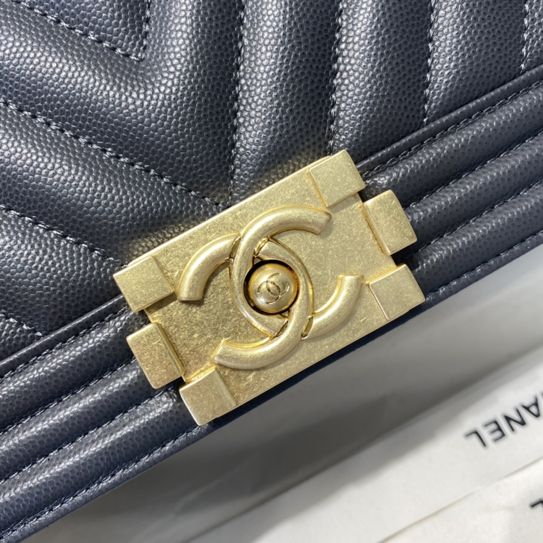 Ch**el medium boy bag chevron gold-tone metal grained leather dark gray a67086 25cm